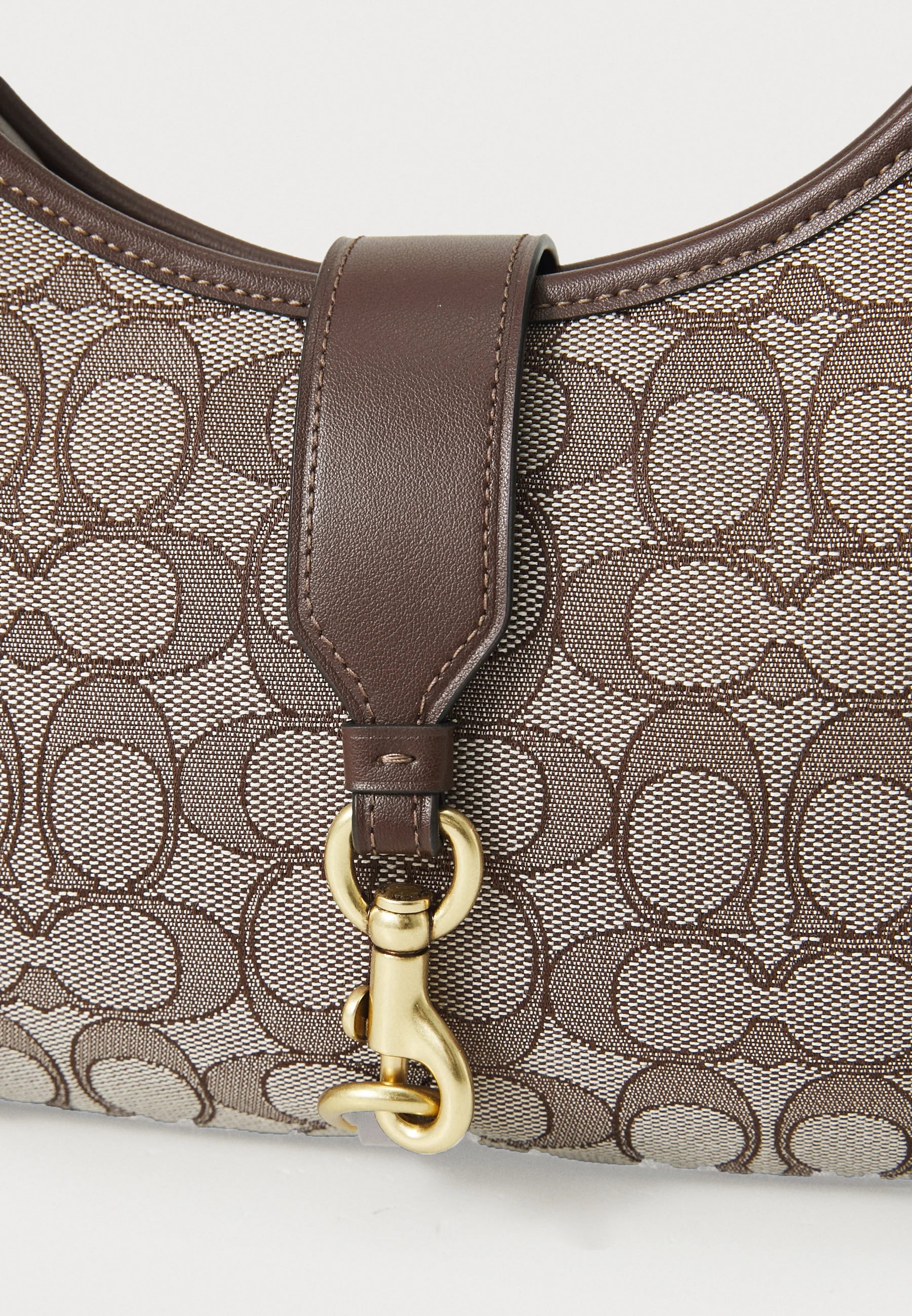 HAMPTONS HOBO BAG IN SIGNATURE JACQUARD - Handbag - oak maple
