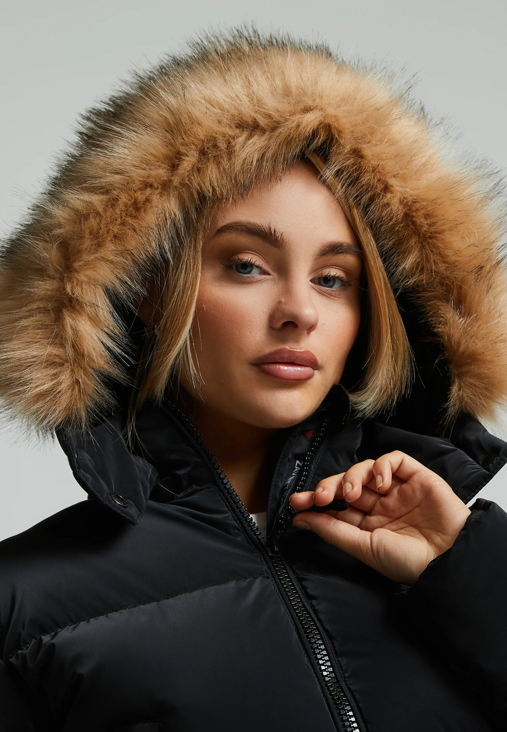 BELLUCCI CROPPED HOODED PUFFER - Winter jacket - black